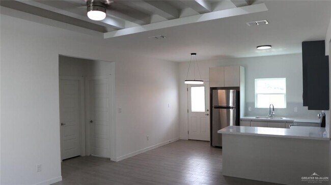 Building Photo - 116 W Campeche Ave
