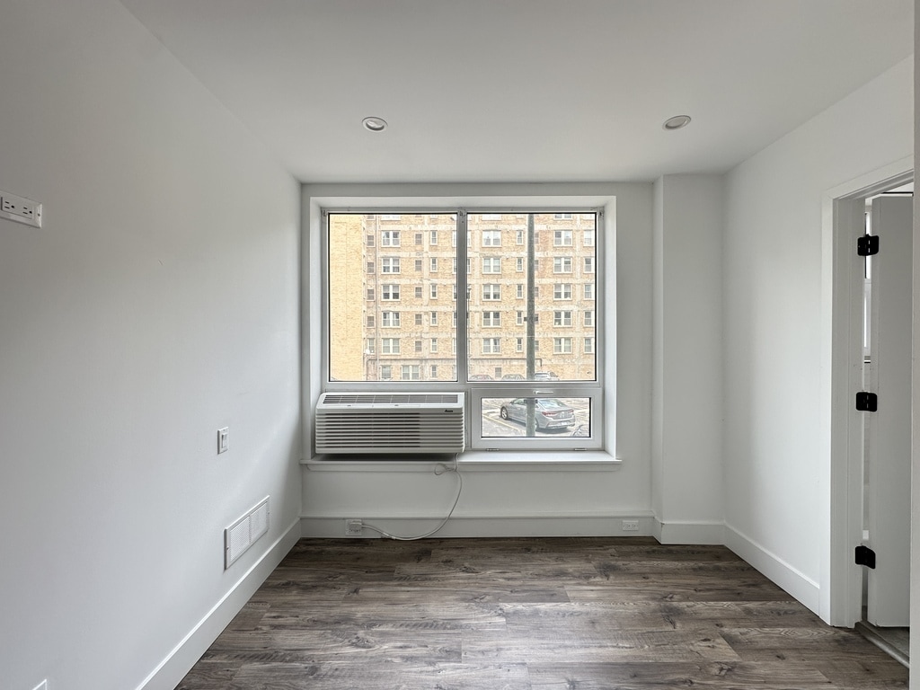 Building Photo - 941 W Carmen Ave