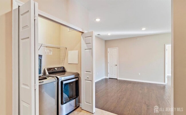 Building Photo - 944 Halifax Pl