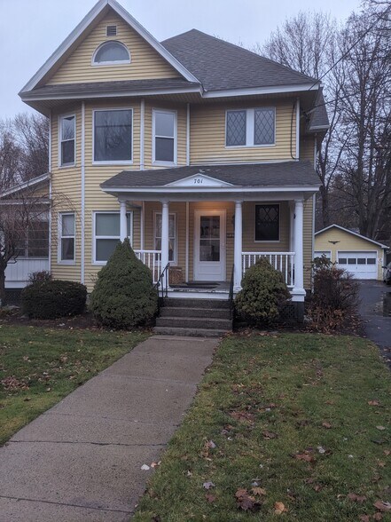 Primary Photo - 701 Main St