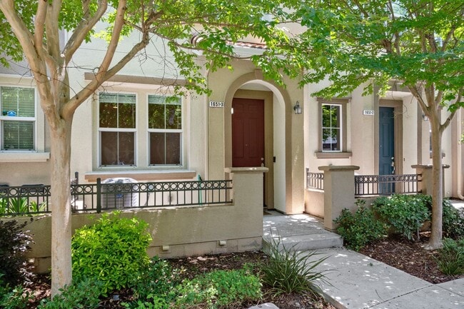 Building Photo - ELEGANTLY APPOINTED TOWNHOME IN TOSCANA PRIVATE & SECURE | NEAR GREENBELT!