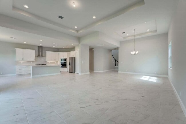Building Photo - 9296 Crestview Cir