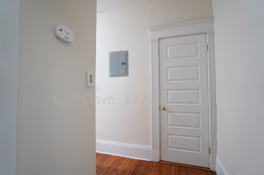 Building Photo - 1589 Beacon St