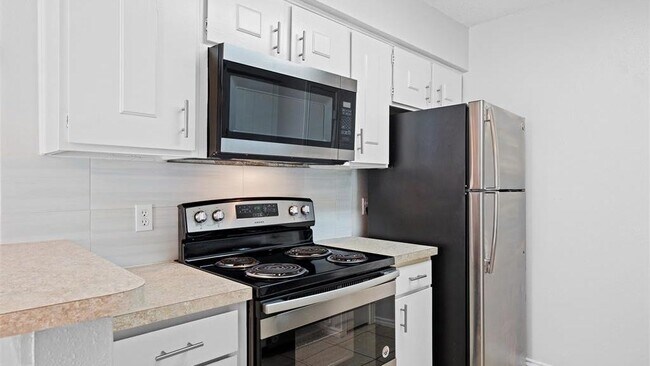 Building Photo - 983 Roaring Springs Rd