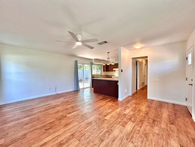Building Photo - 6478 Hart Ln
