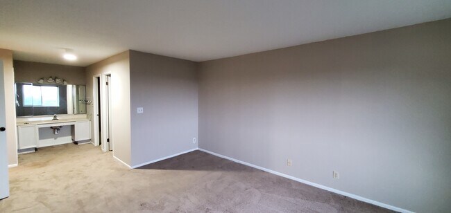 Building Photo - 8380 Greensboro Dr