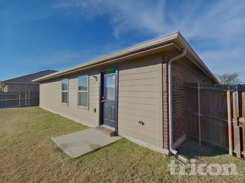 Building Photo - 336 Carlyle St