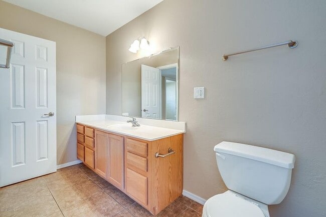 Building Photo - 904 N Desert Ave