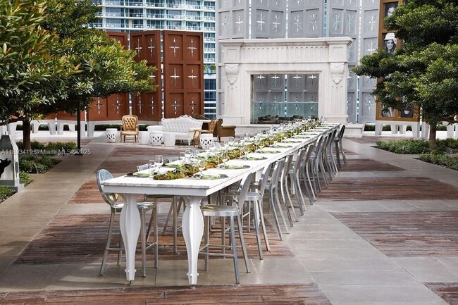 Building Photo - 465 Brickell Ave