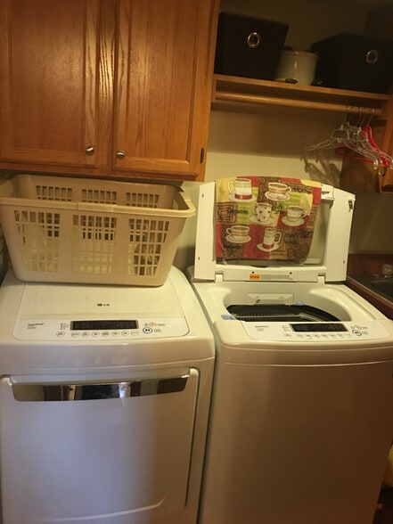 Building Photo - 61 Midlake Cir