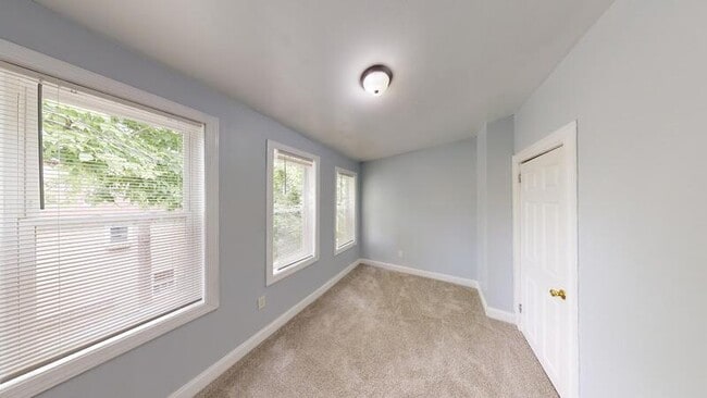 Building Photo - 706 E 43rd St