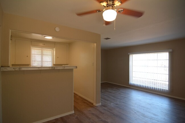 Building Photo - Remodeled 1 Bedroom 1 Bath House! Central Tucson Location!
