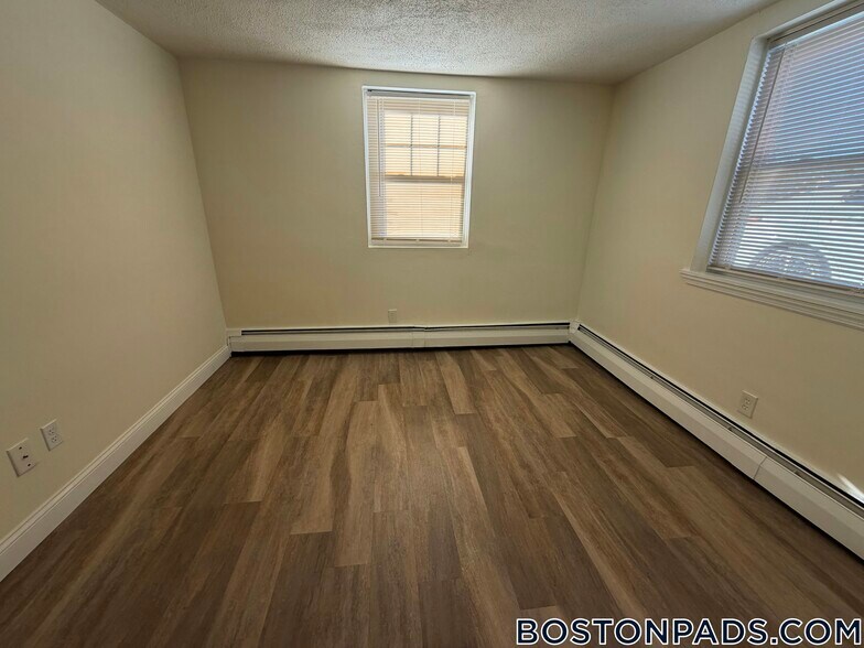 Building Photo - 270 Nesmith St