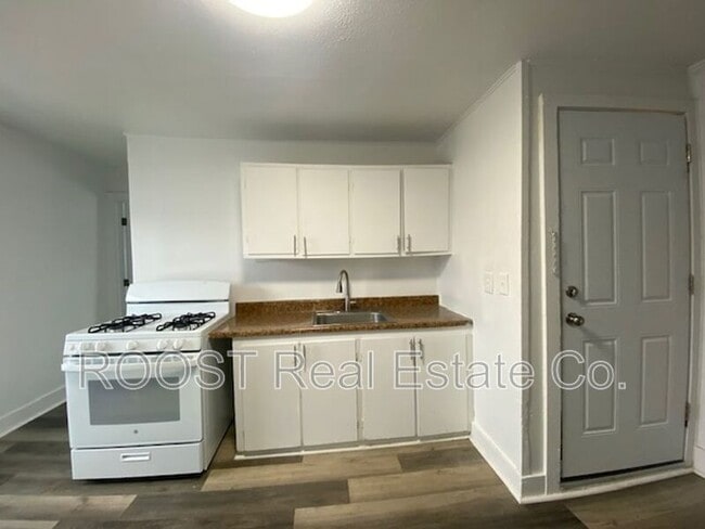 Building Photo - 124 S Chillicothe St