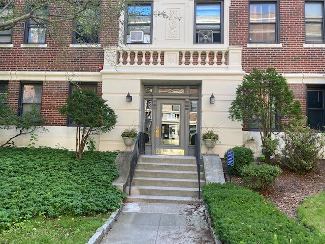 Building Photo - 145 Englewood Ave