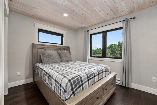 master bedroom - 8481 Blackman Rd