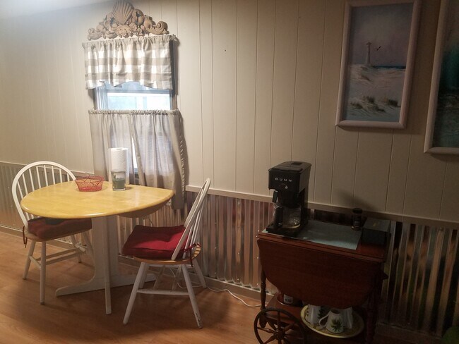 settee and coffee cart - 30531 Francis St