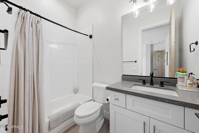 Building Photo - 6896 E Lomas Verdes Dr