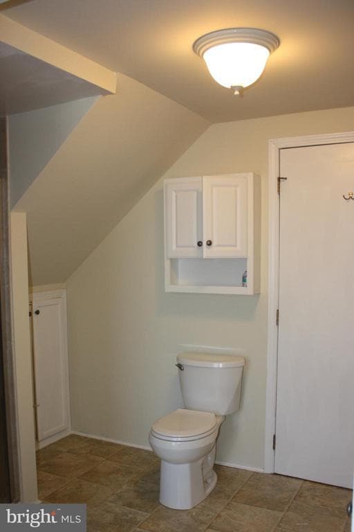 Building Photo - 423 Happy Creek Rd