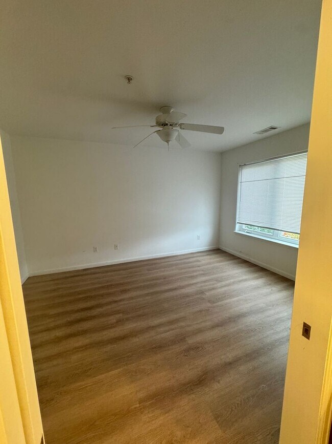 Building Photo - 3 Bedroom 2 Bath Condo in New Castle