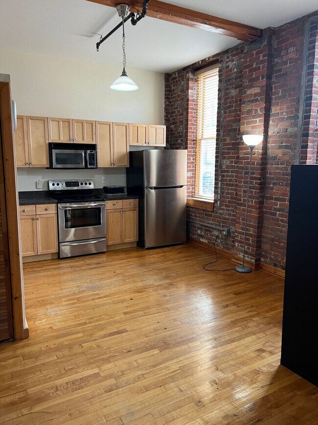Building Photo - Downtown Bridgeport 1-Bed, 1-Bath with All...