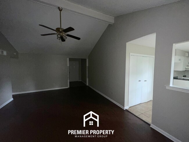 Building Photo - Move-In Ready 3BR Home in 38141 - Sunny Bay Window, Attached Garage & Fenced Yard