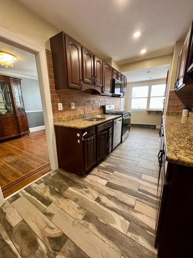 Building Photo - Gorgeous 4-Bedroom Twin Home in Upper Darby! Available NOW!
