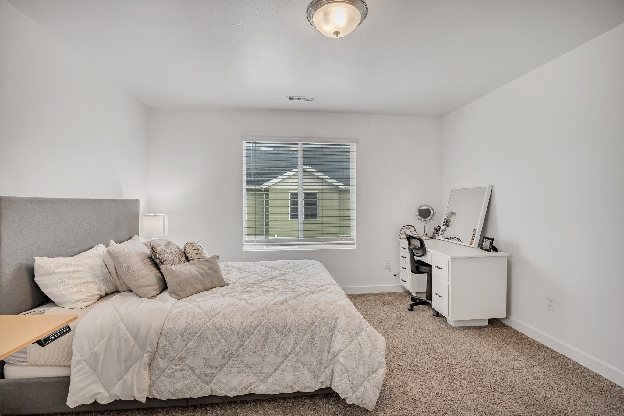 Building Photo - 5176 W Duet Dr