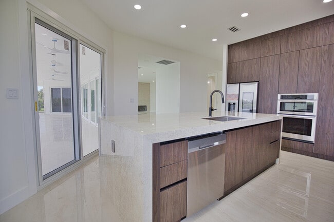 Building Photo - 13064 Via Flavia
