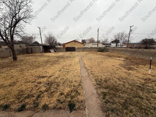 Building Photo - Cute 3 bedroom 2 bath brick home.