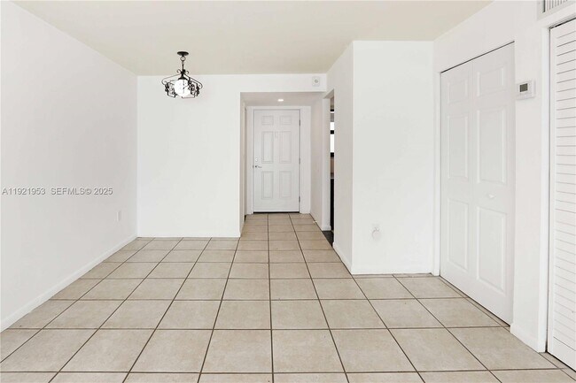 Building Photo - 1225 West Ave