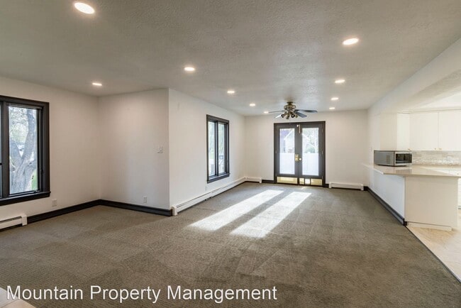 Building Photo - 10 br, 11 bath House - Employee Housing Op...