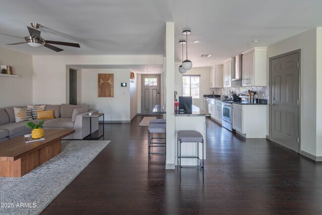 Building Photo - 2101 N 70th Pl