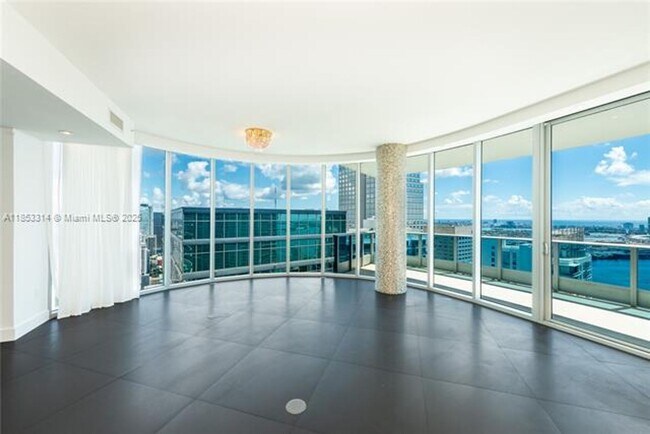 Building Photo - 200 Biscayne Blvd Way