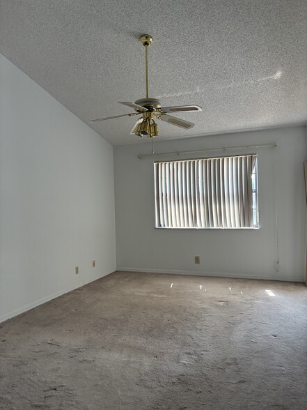 Large Windows - 3226 Laurel Oaks Ln