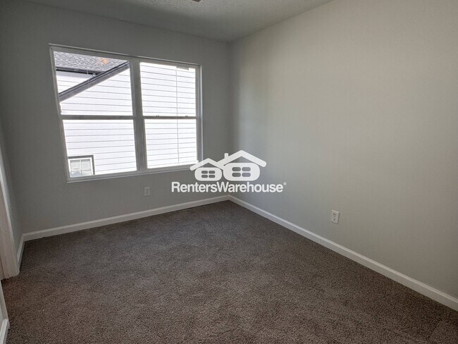 Building Photo - 4850 N Bridges Dr