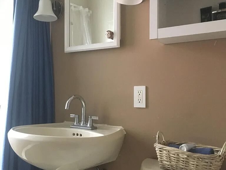 Bathroom - 306 N Blackhawk Ave