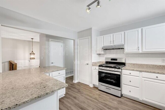 Building Photo - 2966 Fern Valley Dr SW