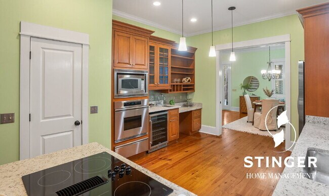 Building Photo - 14 Hayek St