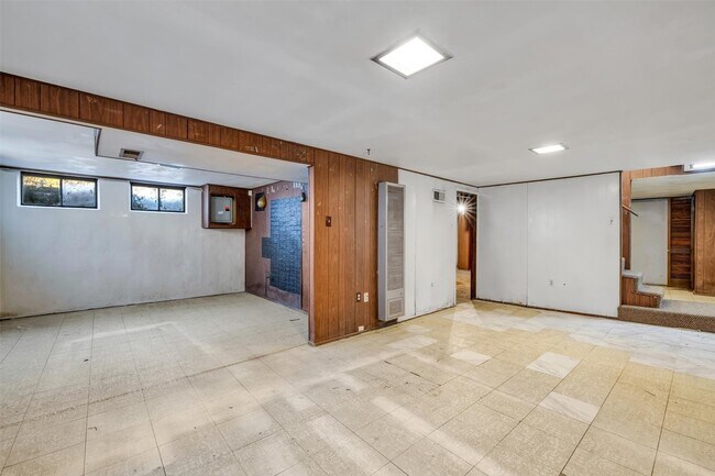 Building Photo - 9014 Ellison Dr