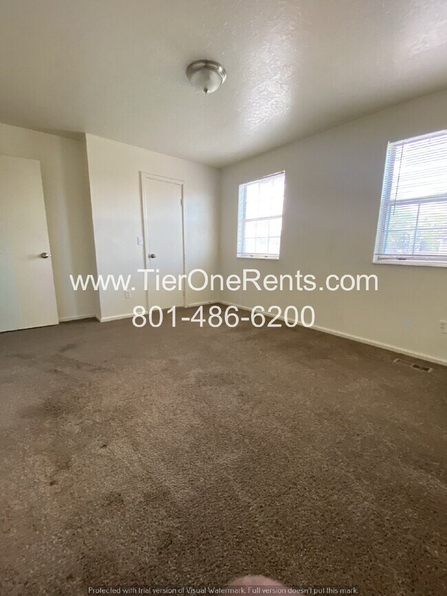 Building Photo - NO DEPOSIT option available for qualified renters!