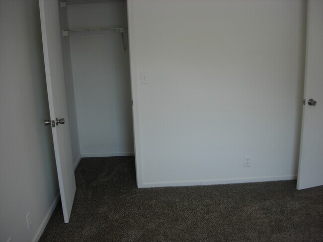 Building Photo - 150 Hillshafer Dr