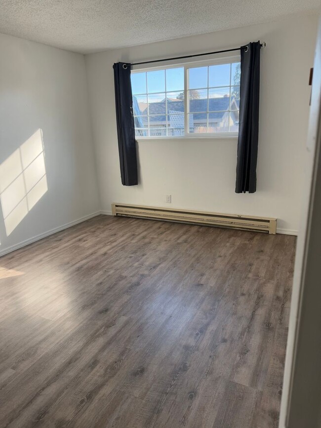 Building Photo - 1011 SE Locust St