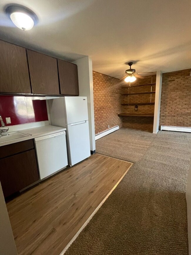 Building Photo - Two Bedroom Apartment Available for Rent!