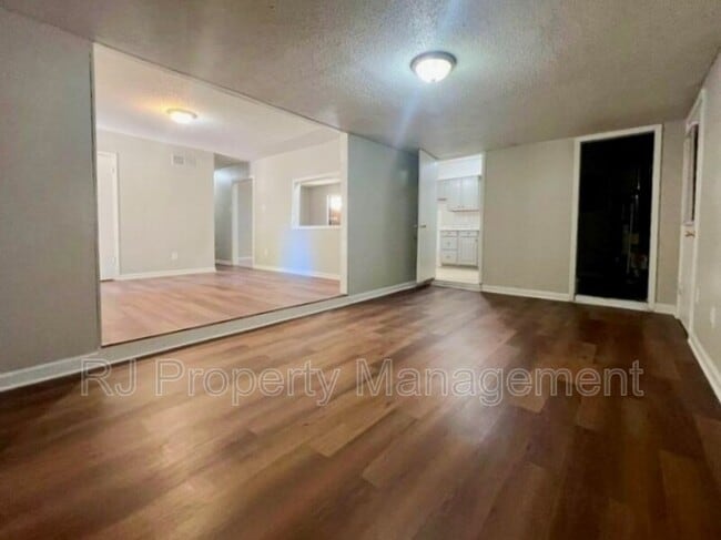 Building Photo - 609 Semple Ave