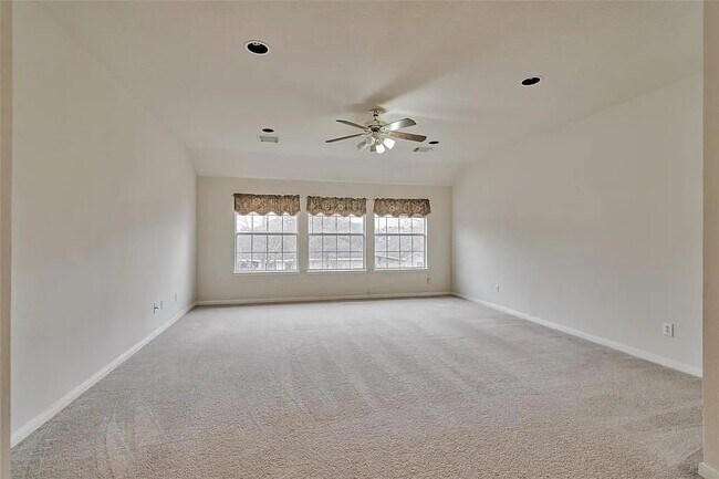 Building Photo - 511 Elm Ridge Dr