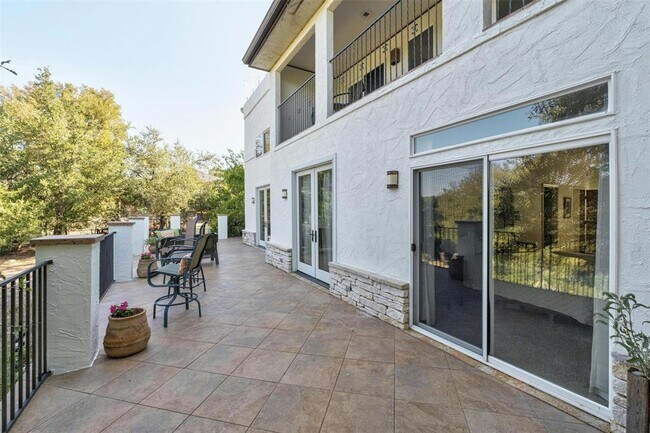 Building Photo - 2510 Saratoga Dr