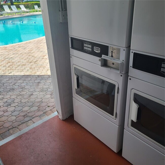 Building Photo - 180 Isle of Venice Dr