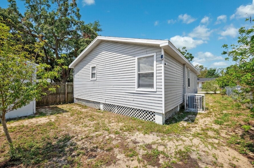 Back view - 3801 Carroway St