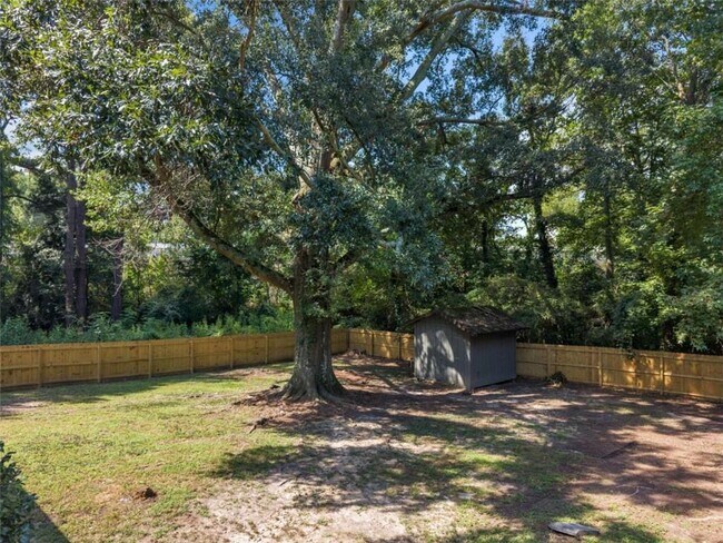 Building Photo - 610 Oriole Dr SE